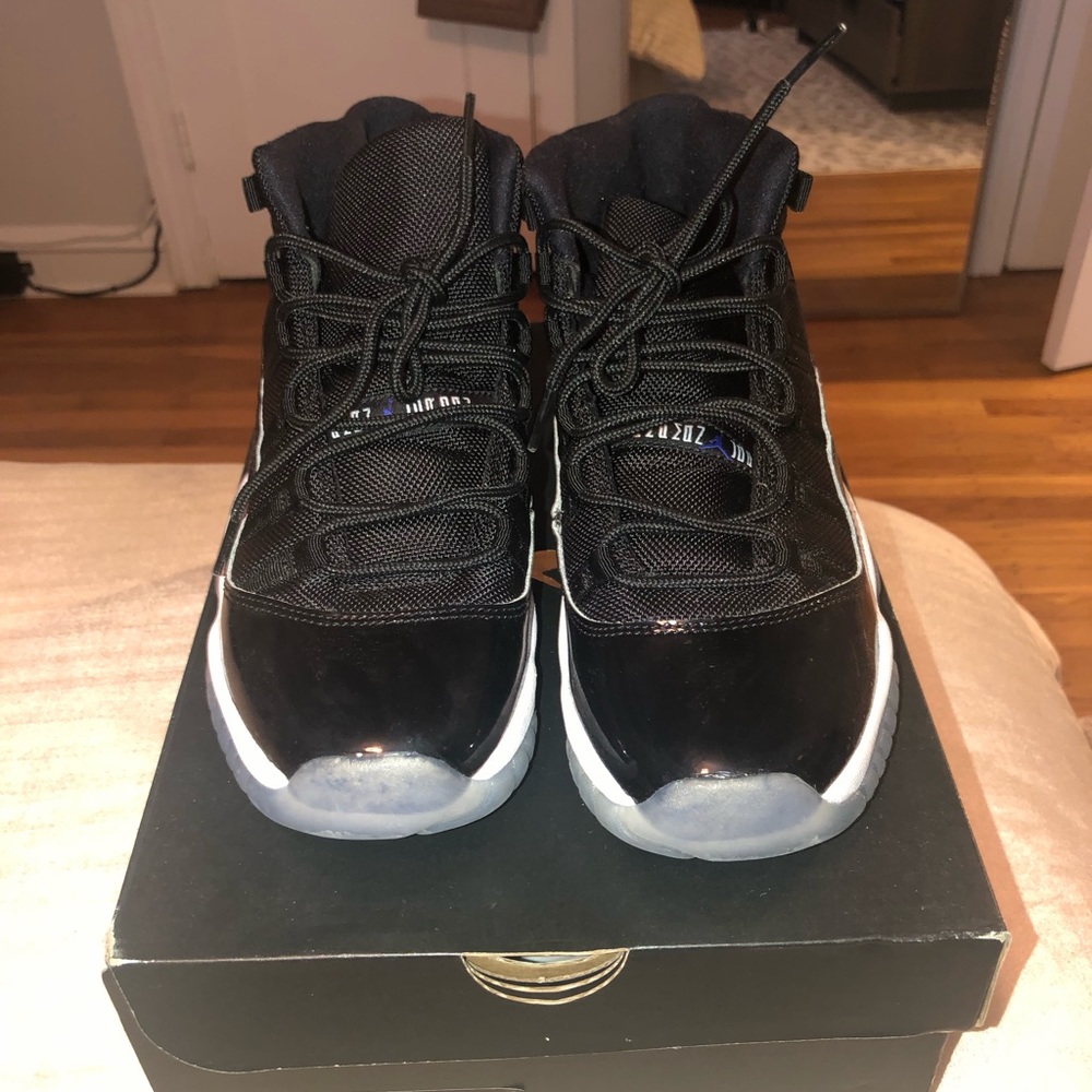 Jordan Retro 11’s size 6